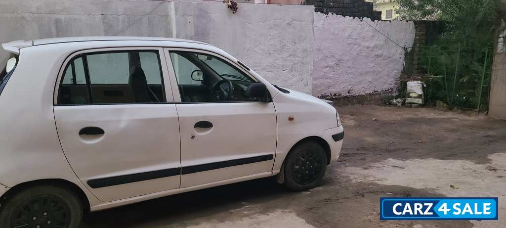 White Hyundai Santro Xing