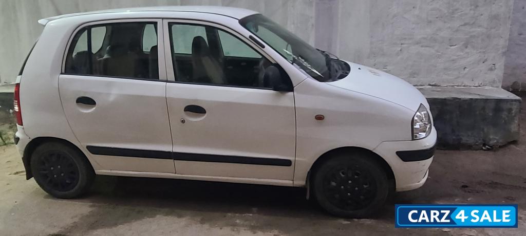 White Hyundai Santro Xing