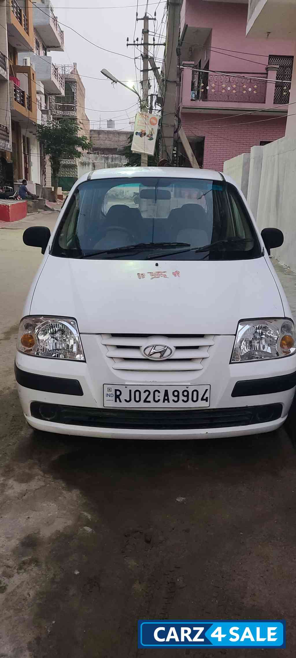 White Hyundai Santro Xing