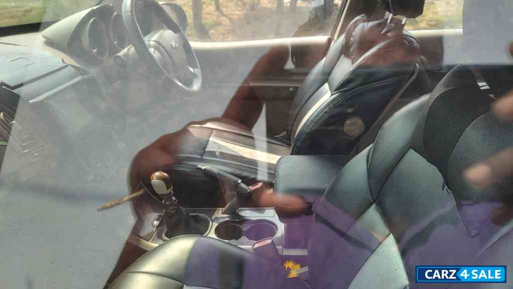 Mahindra XUV 500 W6 2WD