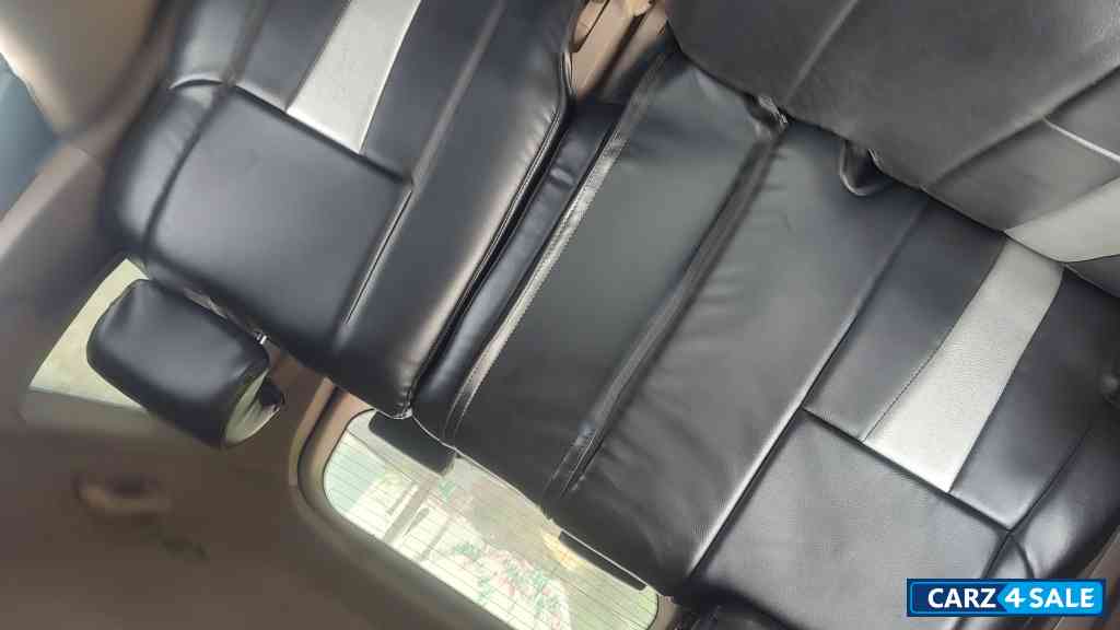 Mahindra XUV 500 W6 2WD