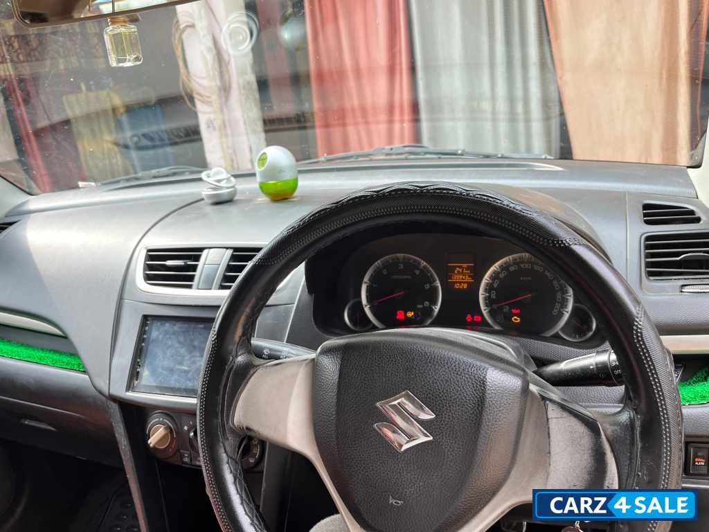 White Maruti Suzuki Swift VDI