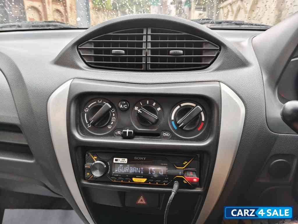 White Maruti Suzuki Alto 800 LXI