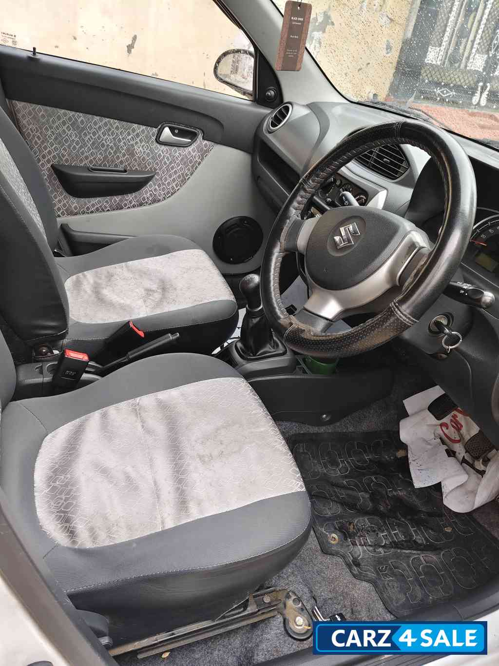 White Maruti Suzuki Alto 800 LXI