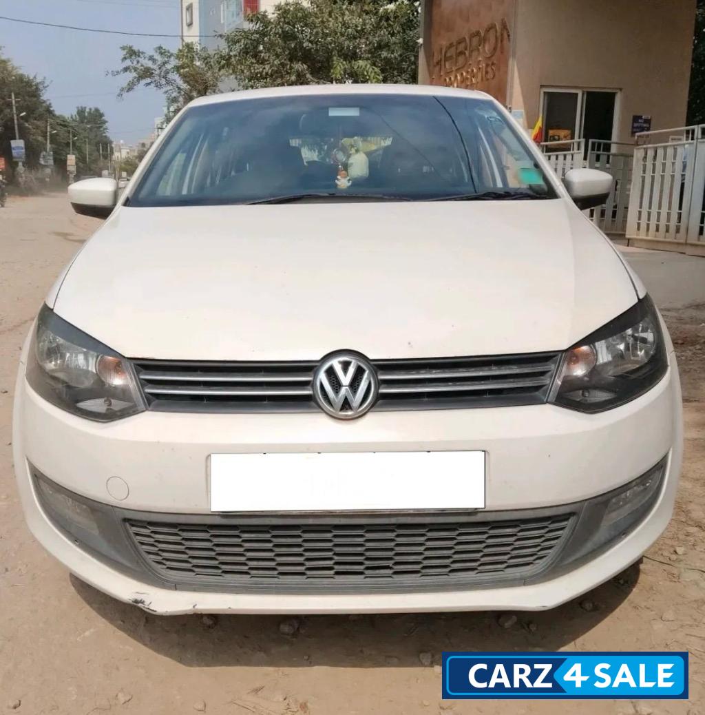 White Volkswagen Polo Highline