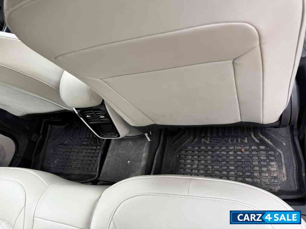 Tata Nexon XZA Plus (2020-2023) Tata Nexon XZA Plus (2020-2023)