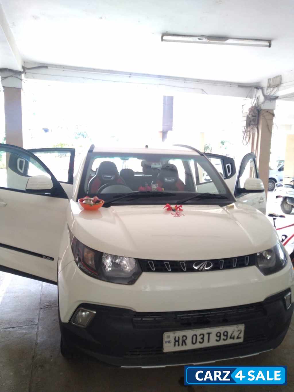 Mahindra KUV100 K8 Mahindra KUV100 K8
