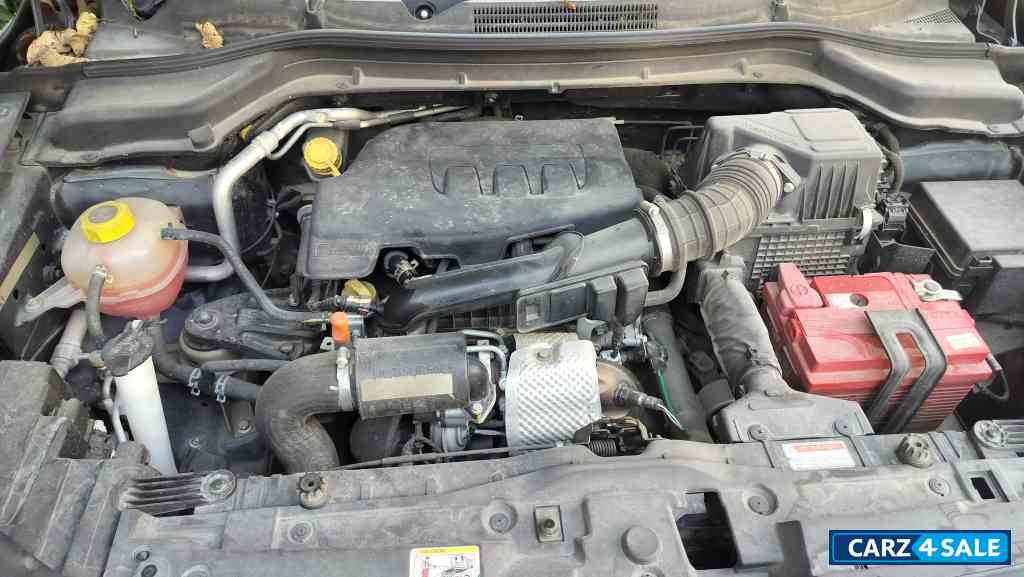 Mahindra XUV300 W8 optional 1.2 L petrol