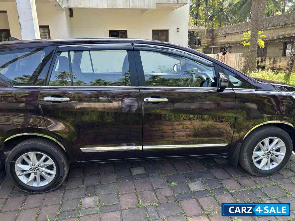 Blackish Red Toyota Cresta 2.4 gx manual