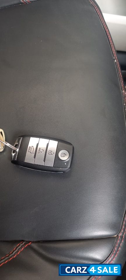 Glacier White Kia Sonet HTX IMT G1.0 AE