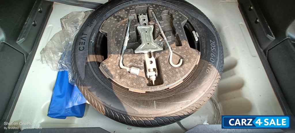 Pearl Artic White Maruti Suzuki Vitara Brezza Vxi