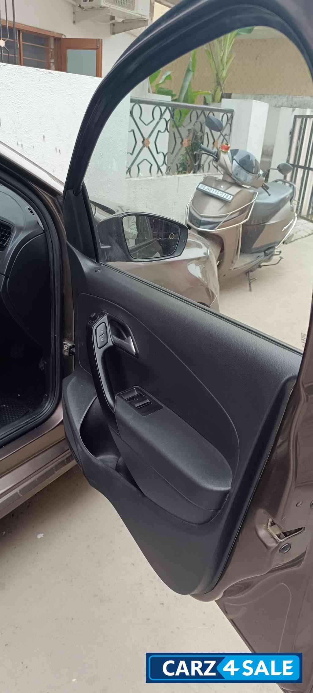 Toffee Brown Metalli Volkswagen Polo 1.0l MPI 56KW MT-CL Toffee Brown Metalli Volkswagen Polo 1.0l MPI 56KW MT-CL