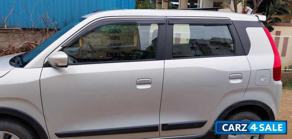 Silver Maruti Suzuki Wagon R Zxi 1.2 petrol manual Silver Maruti Suzuki Wagon R Zxi 1.2 petrol manual