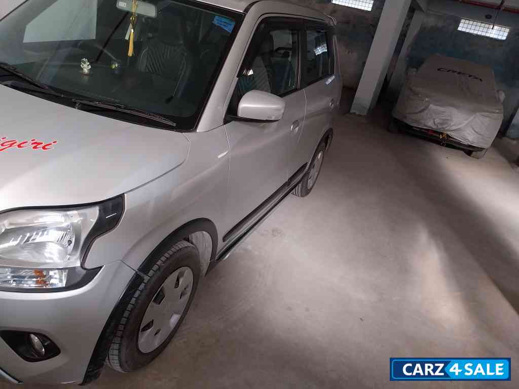 Silver Maruti Suzuki Wagon R Zxi 1.2 petrol manual Silver Maruti Suzuki Wagon R Zxi 1.2 petrol manual