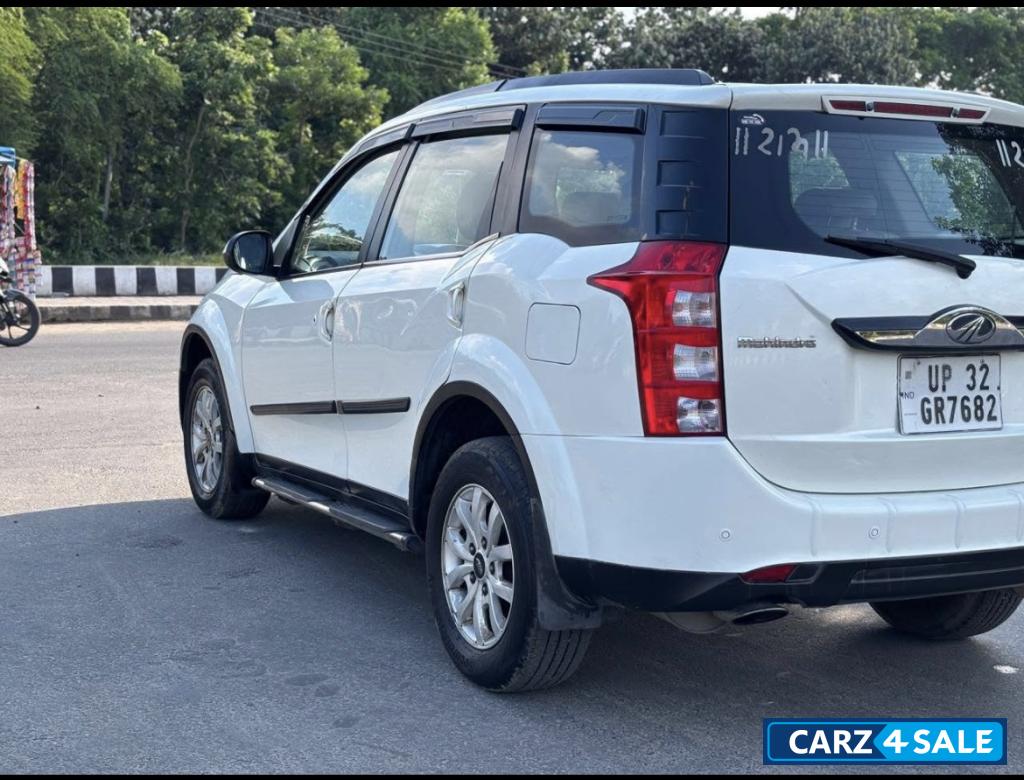 Mahindra XUV 500 W10