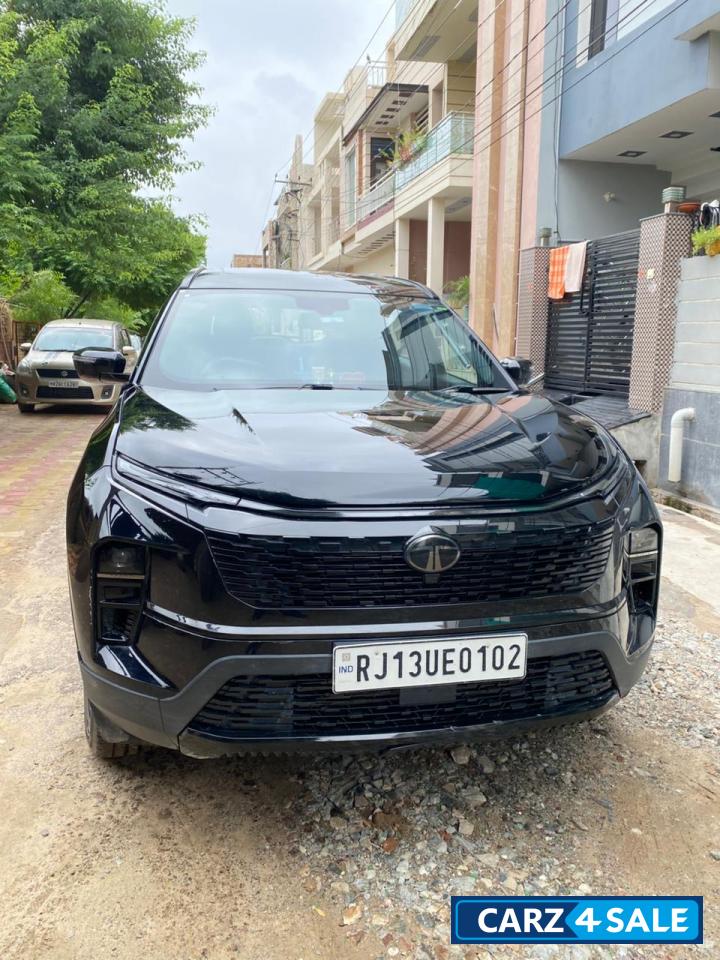 Tata Safari Pure black s