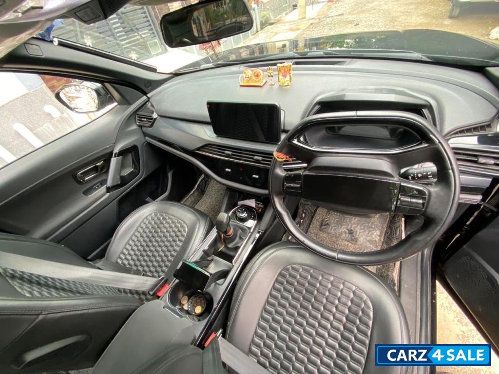 Tata Safari Pure black s