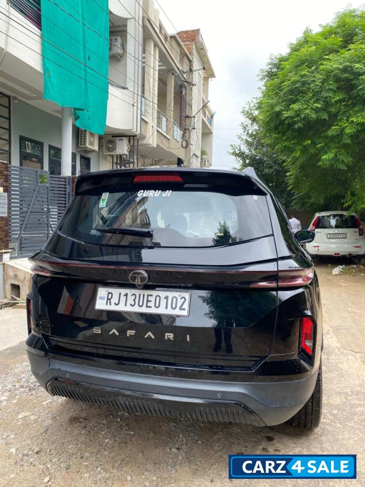 Tata Safari Pure black s