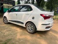 White Hyundai Xcent 1.2 vtvt