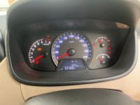 White Hyundai Xcent 1.2 vtvt