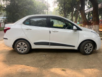 White Hyundai Xcent 1.2 vtvt