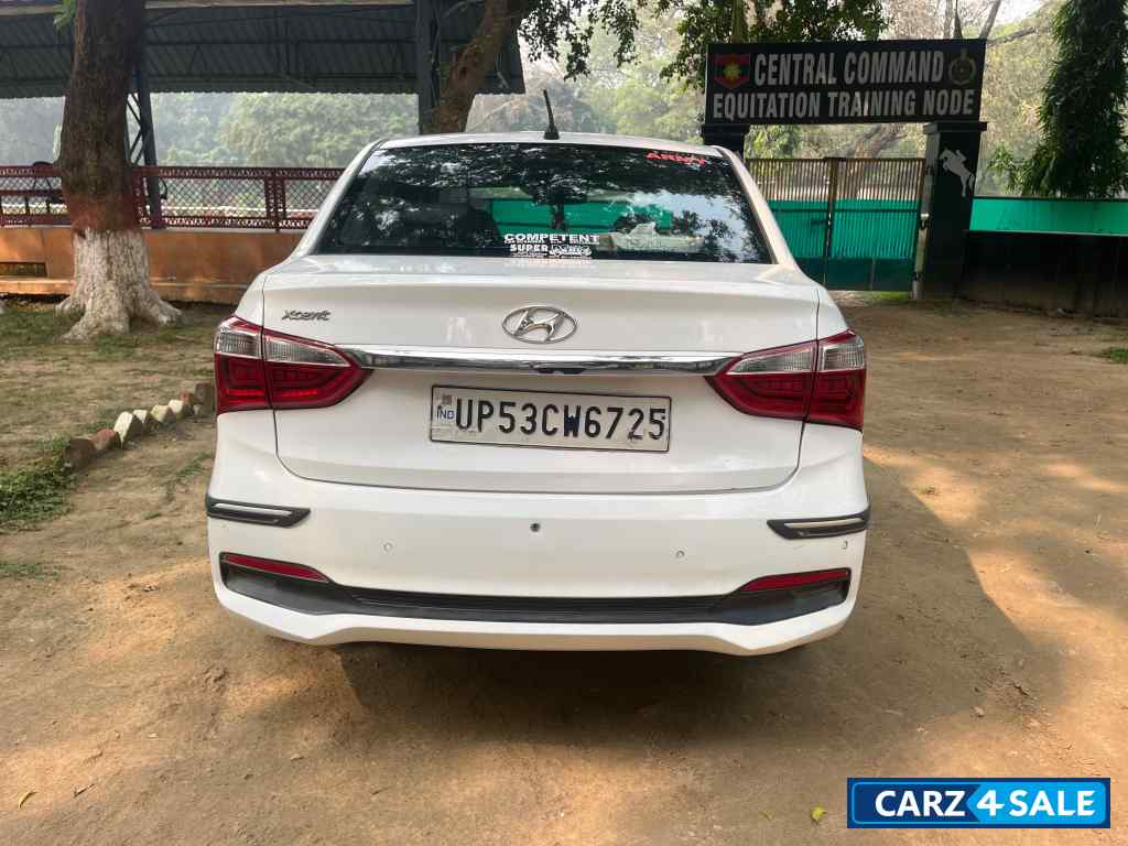 White Hyundai Xcent 1.2 vtvt