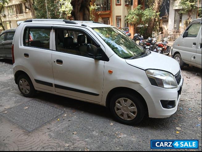 White Maruti Suzuki Wagon R Lxi cng