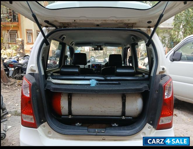 White Maruti Suzuki Wagon R Lxi cng