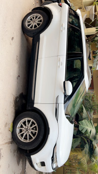 F White Land Rover Range Rover Evoque Sd4 pure