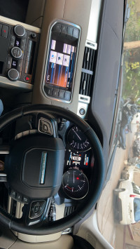 F White Land Rover Range Rover Evoque Sd4 pure