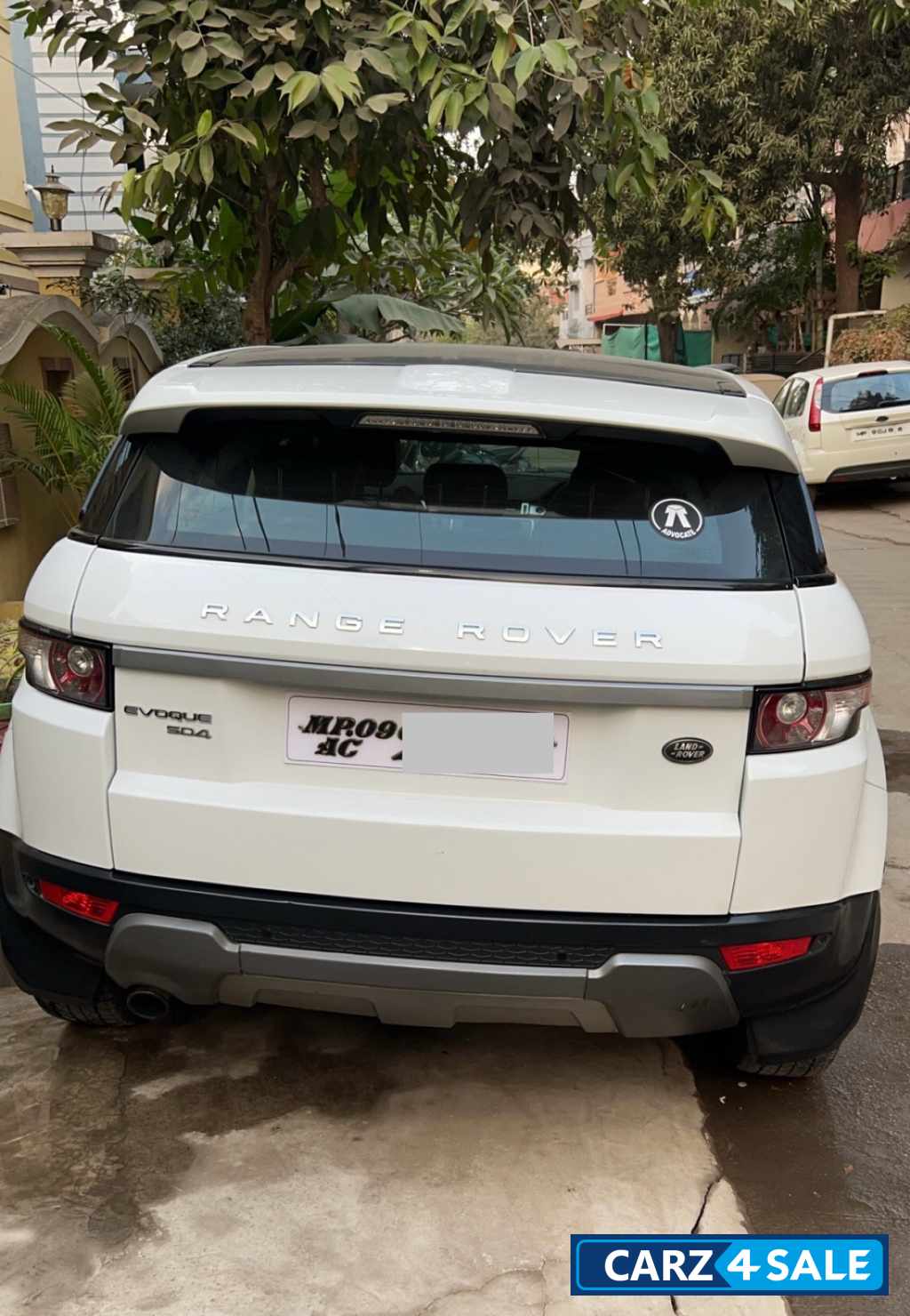 F White Land Rover Range Rover Evoque Sd4 pure