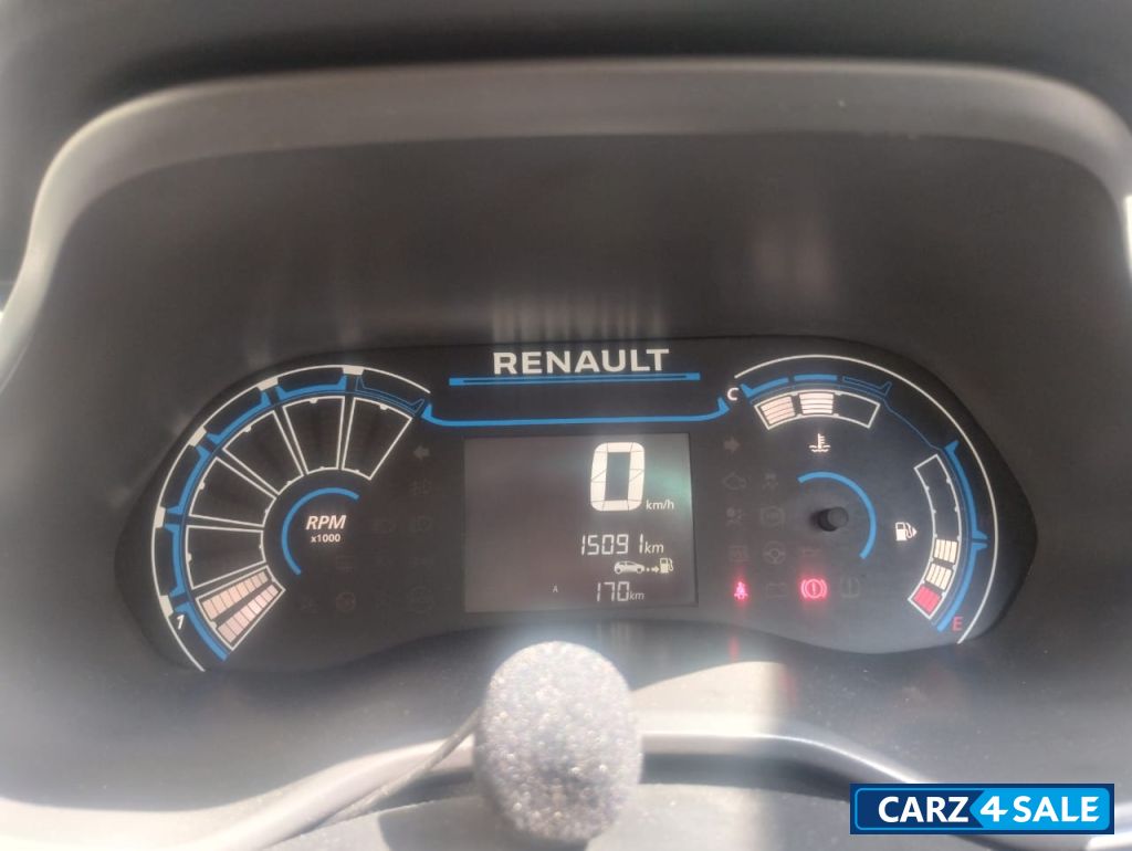 Silver Renault Triber Rxl petrol