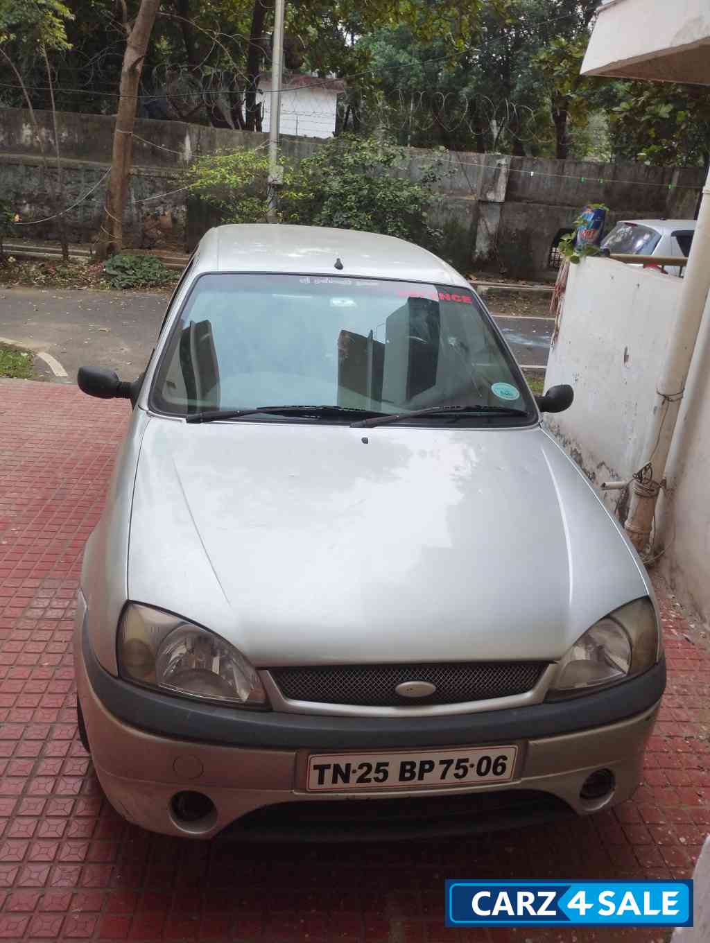 Silver Ford Ikon 1.3 flair Silver Ford Ikon 1.3 flair