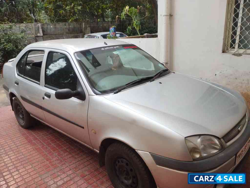 Silver Ford Ikon 1.3 flair Silver Ford Ikon 1.3 flair