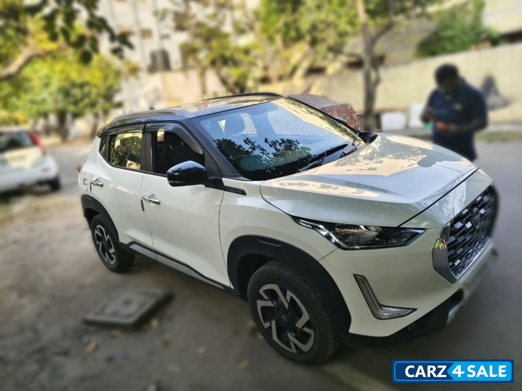 Nissan Magnite XV dual tone