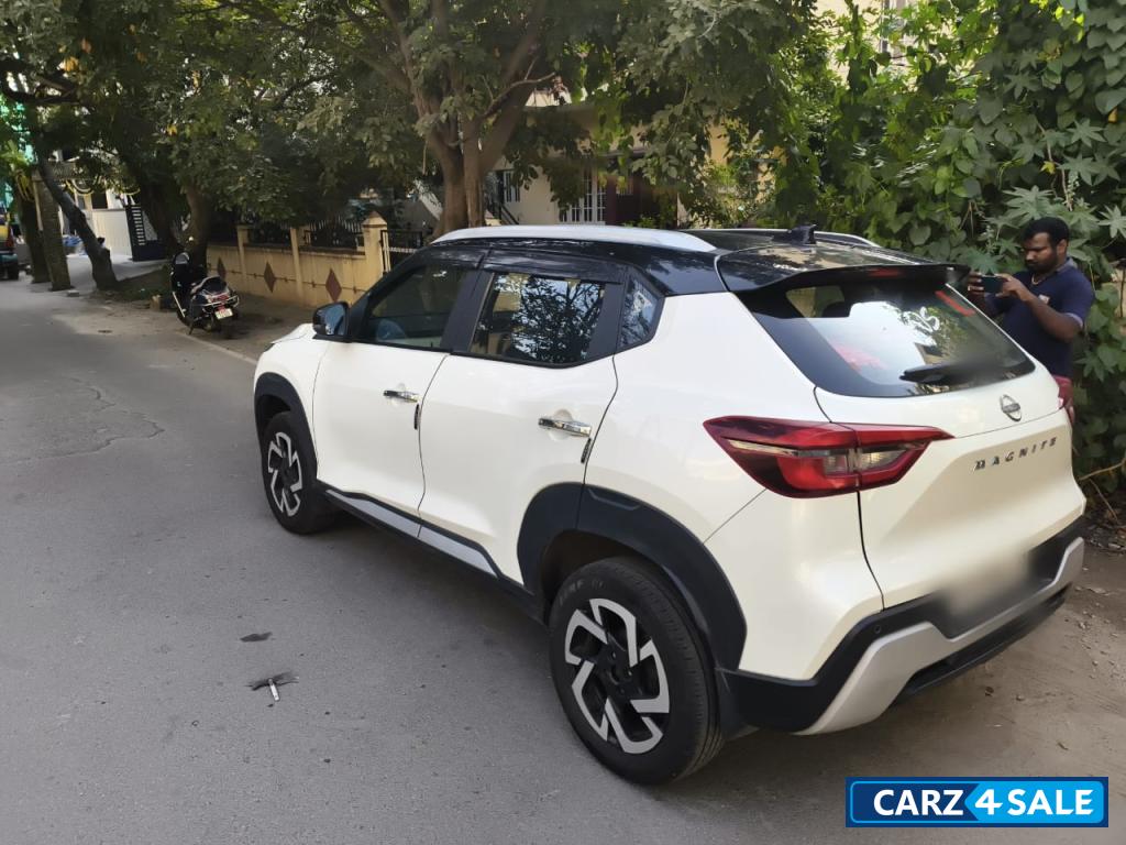 Nissan Magnite XV dual tone