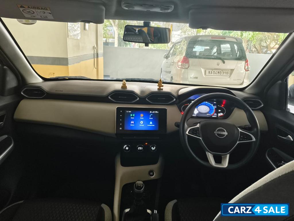 Nissan Magnite XV dual tone