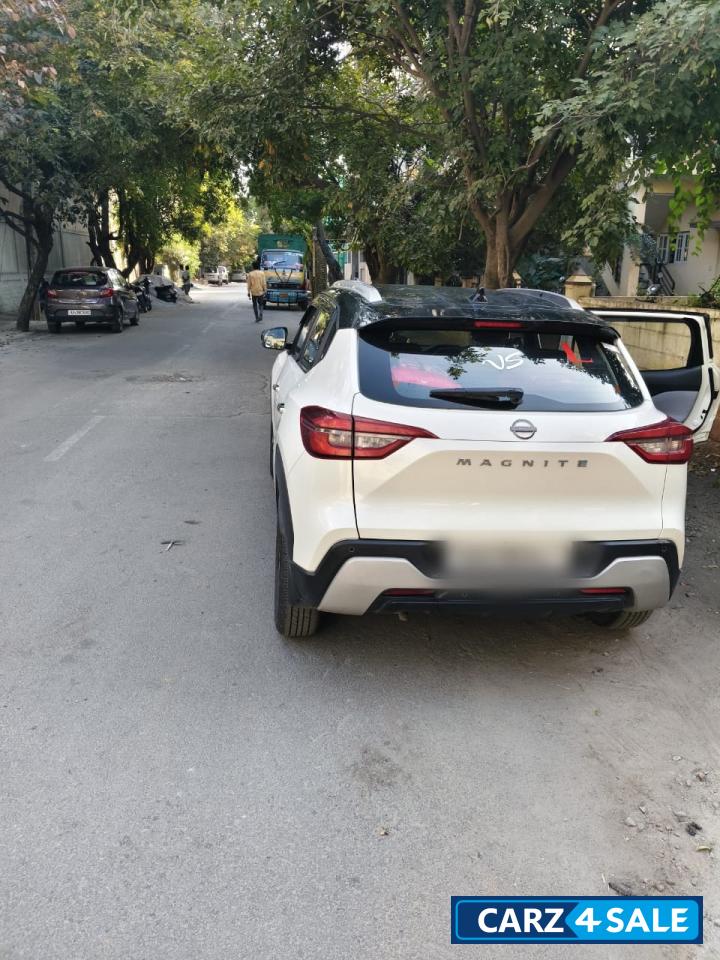 Nissan Magnite XV dual tone