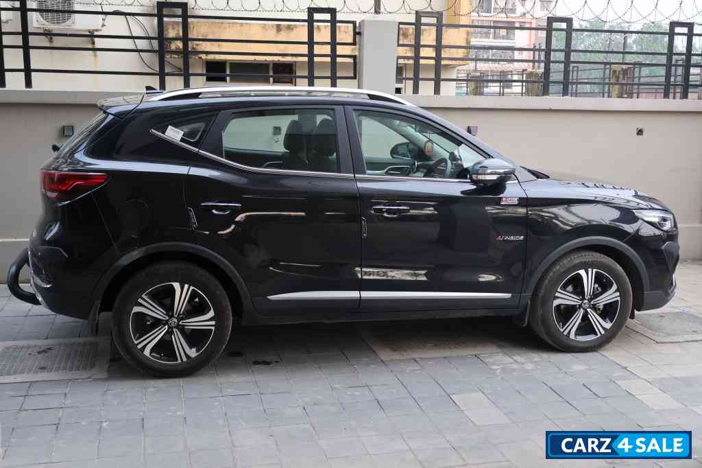 Black MG Astor Sharp 1.5 MT