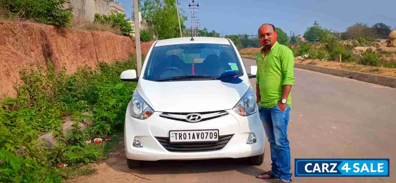 Polar White Hyundai  Eon Sportz