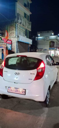 Polar White Hyundai  Eon Sportz