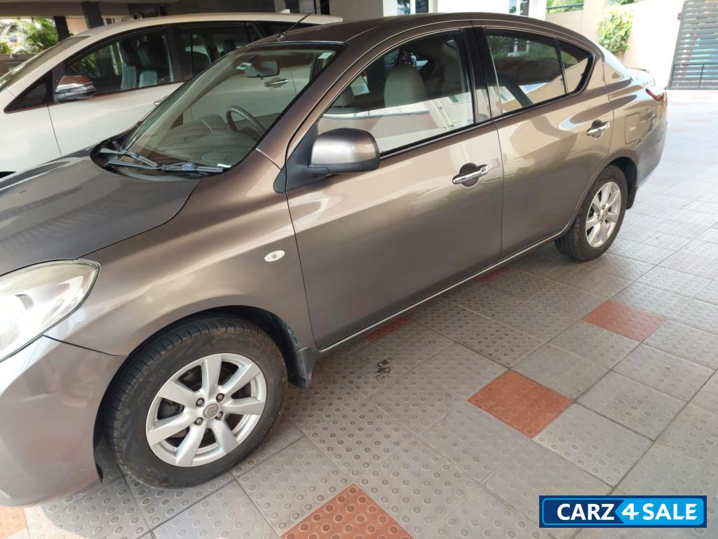 Bronze Grey Nissan Sunny XV