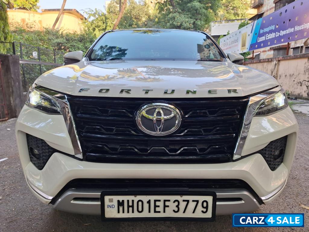 White Toyota Fortuner sigma 4x4 Automatic
