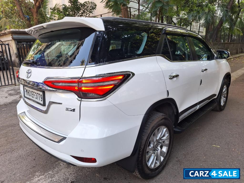 White Toyota Fortuner sigma 4x4 Automatic