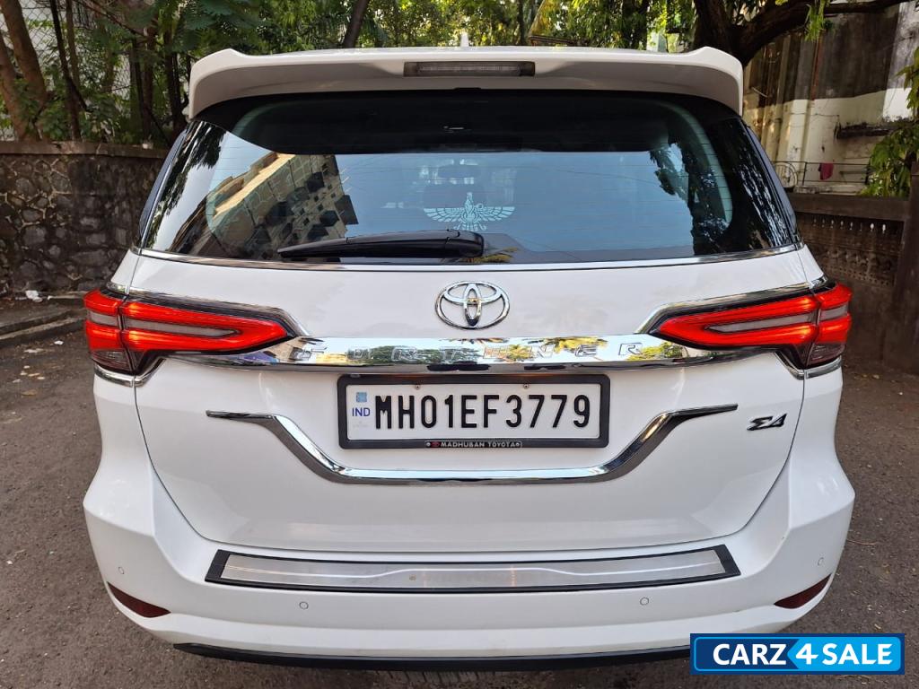 White Toyota Fortuner sigma 4x4 Automatic