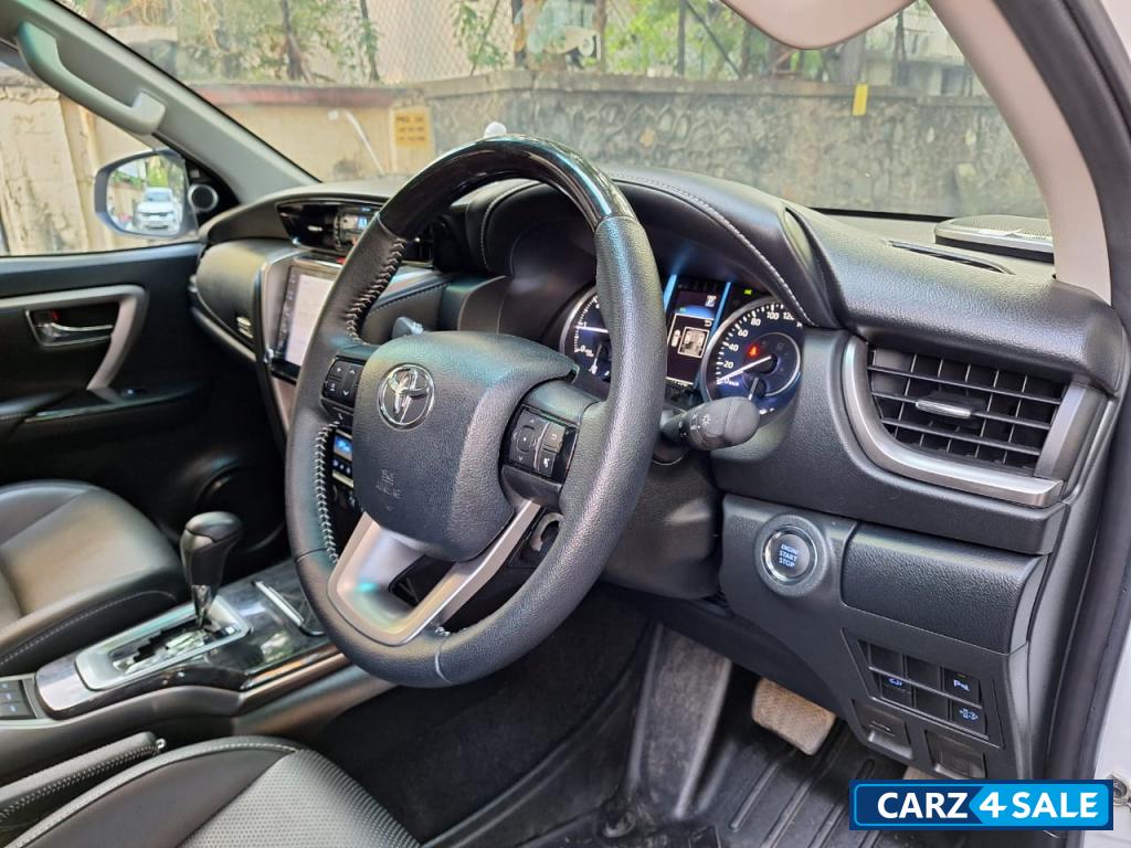 White Toyota Fortuner sigma 4x4 Automatic