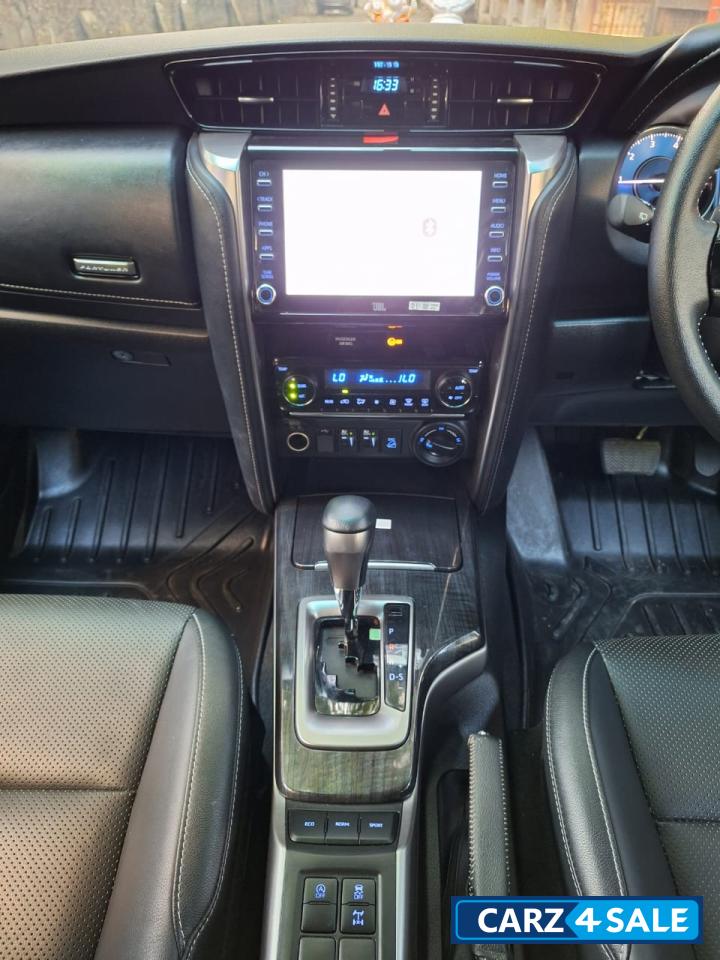 White Toyota Fortuner sigma 4x4 Automatic