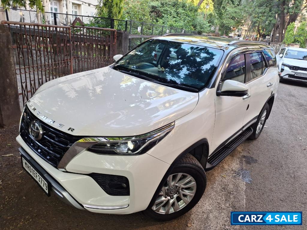 White Toyota Fortuner sigma 4x4 Automatic