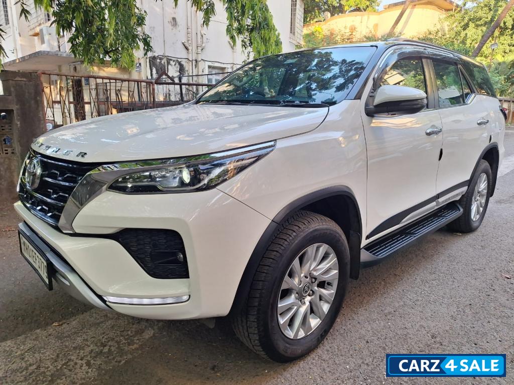 White Toyota Fortuner sigma 4x4 Automatic