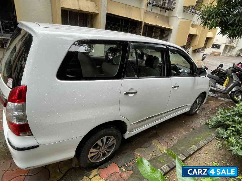 Toyota Innova V top model